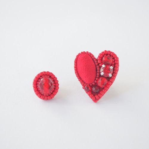 Popping Heart ～ red ～ 刺繍 ピアス / イヤリング ハート 赤