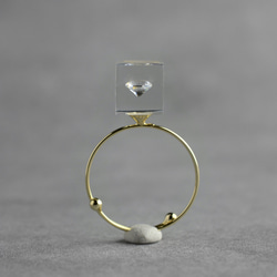キュービック・ジルコニアのリング レジン 指輪 ゴールドカラー フリーサイズ ギフト 誕生日プレゼント 母の日 1枚目の画像