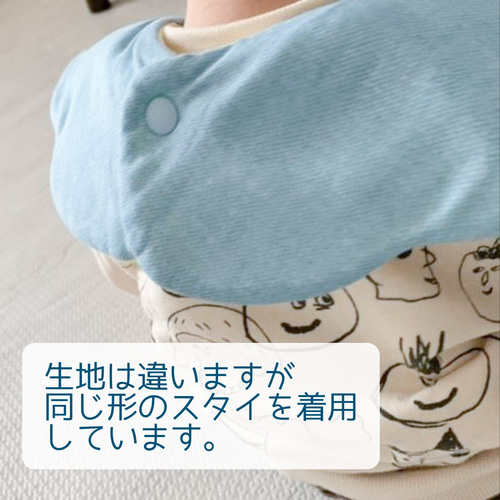 男の子ベビーのギフトにも！裏表色が選べる恐竜もくもくスタイ ガーゼ