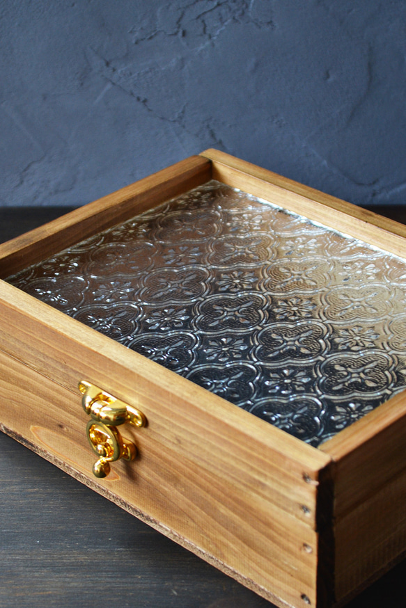 ≪木製面膜盒≫ 日本檜木與復古玻璃收藏盒M號（花卉玻璃） 第5張的照片