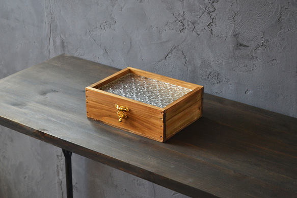 ≪木製面膜盒≫ 日本檜木與復古玻璃收藏盒M號（花卉玻璃） 第2張的照片