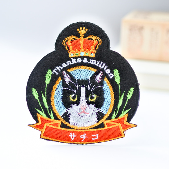 飾れるにゃんこのおヒゲ刺し　刺繍枠　壁掛け　ハチワレ　8cm 最高 のハンドメイド・手芸 - 飾れるにゃんこのおヒゲ刺し 刺繍