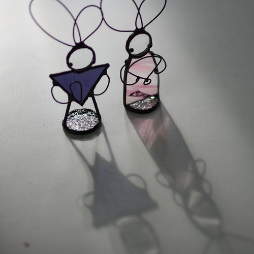 ちょこんとうさぎのおひなさま(紫色&ピンク) 」アンティークガラス