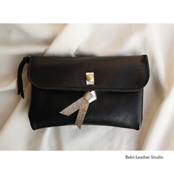 リボン付き大きな２層の長財布/黒レザー財布にシルバーリボン/gift-black-silver 1枚目の画像