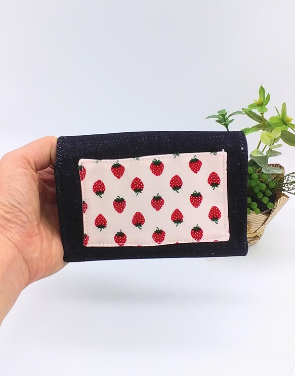 【再販】ミニ財布⭐︎イチゴ柄&岡山デニム　バックポケット付き（ピンク） 8枚目の画像