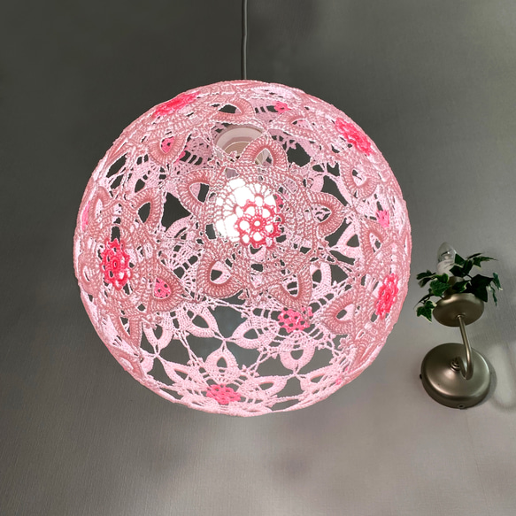レース編みのランプシェード　桜（大、球体）ピンク 5枚目の画像