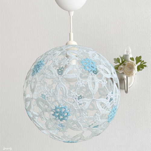 レース編みのランプシェード 桜（大、球体） ライトブルー