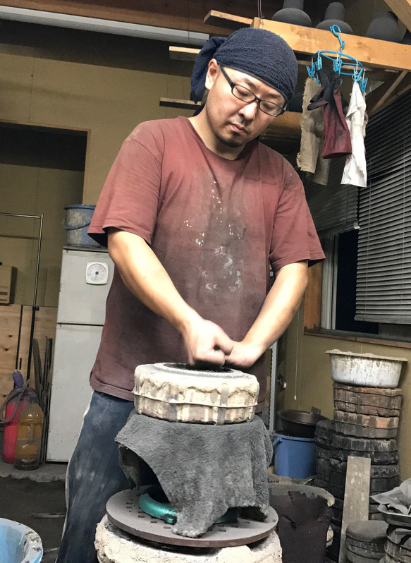 紅蓮堂 葛巻元氏作 南部鉄器 鉄瓶 布団形かすみ（小・赤仕上げ）1L ハンドメイド 伝統的工芸品 17枚目の画像