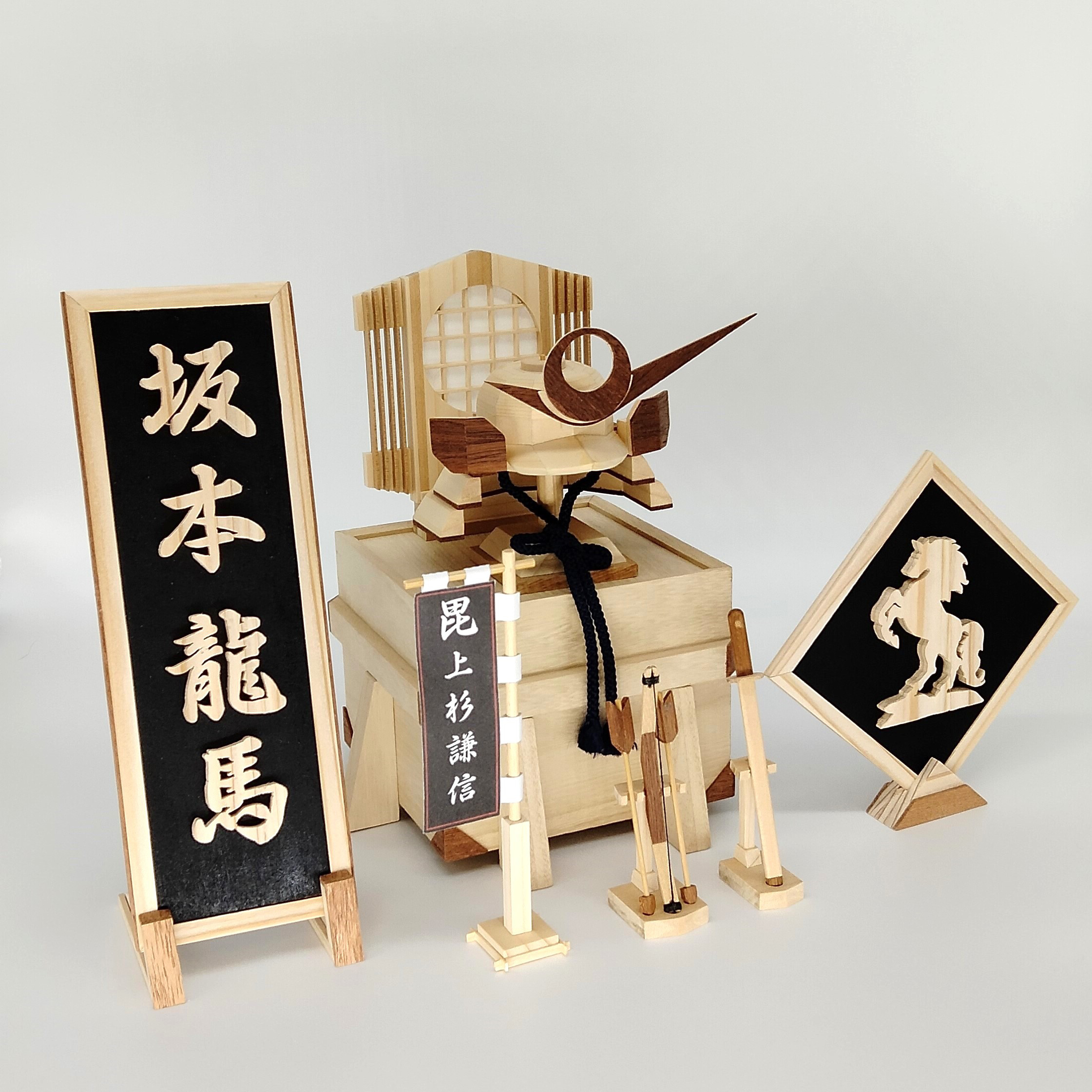 木製 兜「上杉謙信」