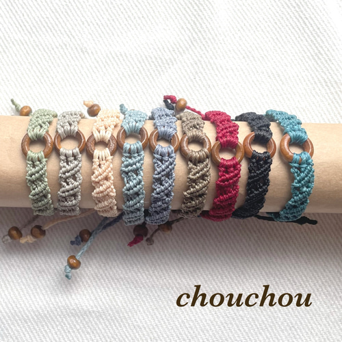 ウッドリングのマクラメ編みブレスレット 金属アレルギーの方にも安心