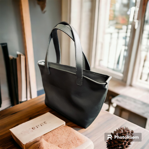 ◇靴屋が作る革小物◇シンプルトートバッグ／A4サイズ／受注生産品