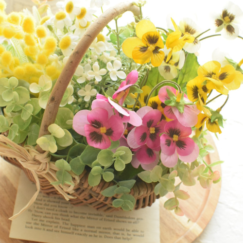 パンジーとミモザの寄せ植えバスケットアレンジメント アートフラワー