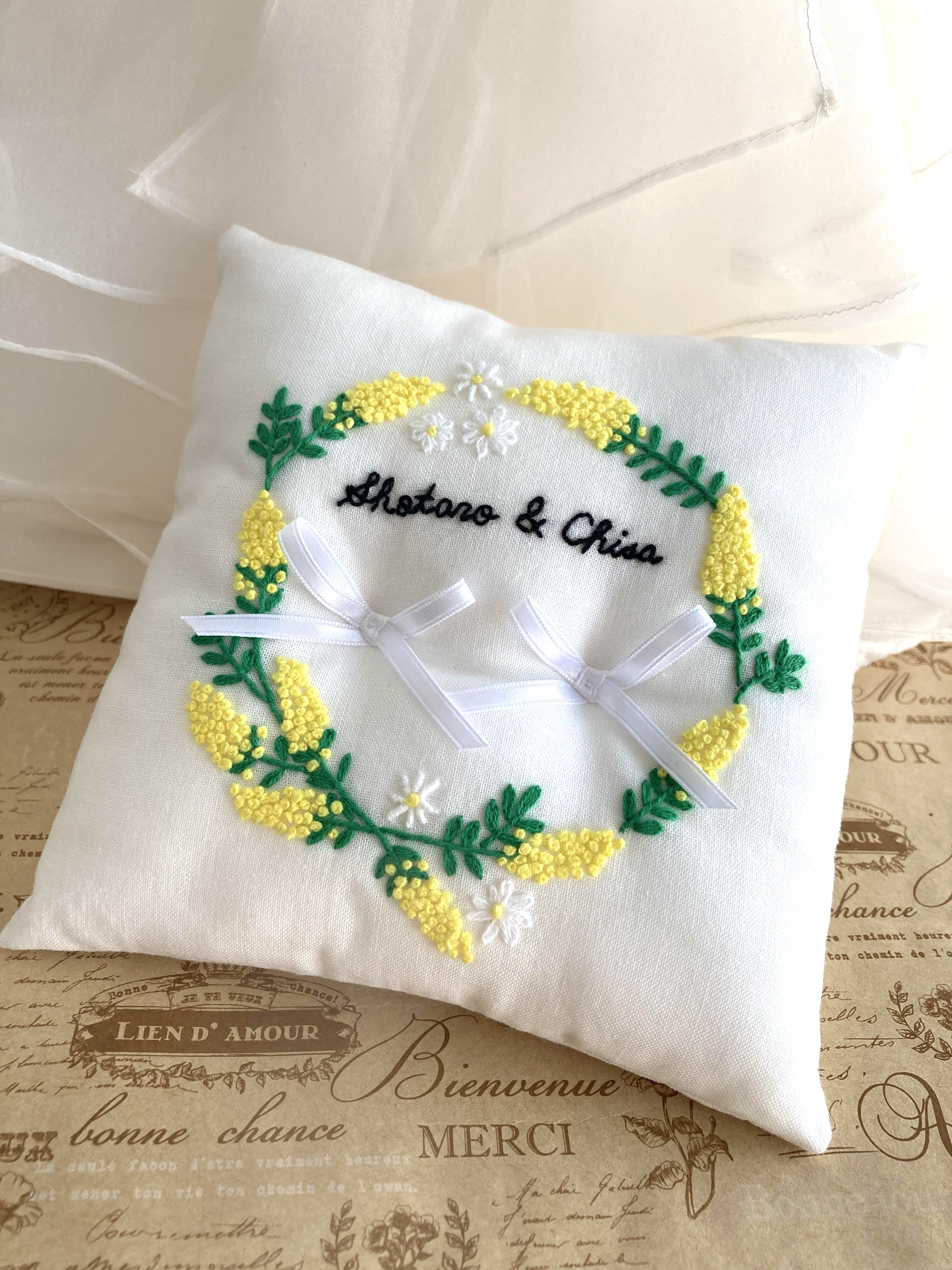 完売【想いを伝える刺繍】あずき/小豆のアイピロー/白うさぎとミモザ