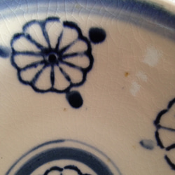 白磁印判染付平茶碗 4枚目の画像