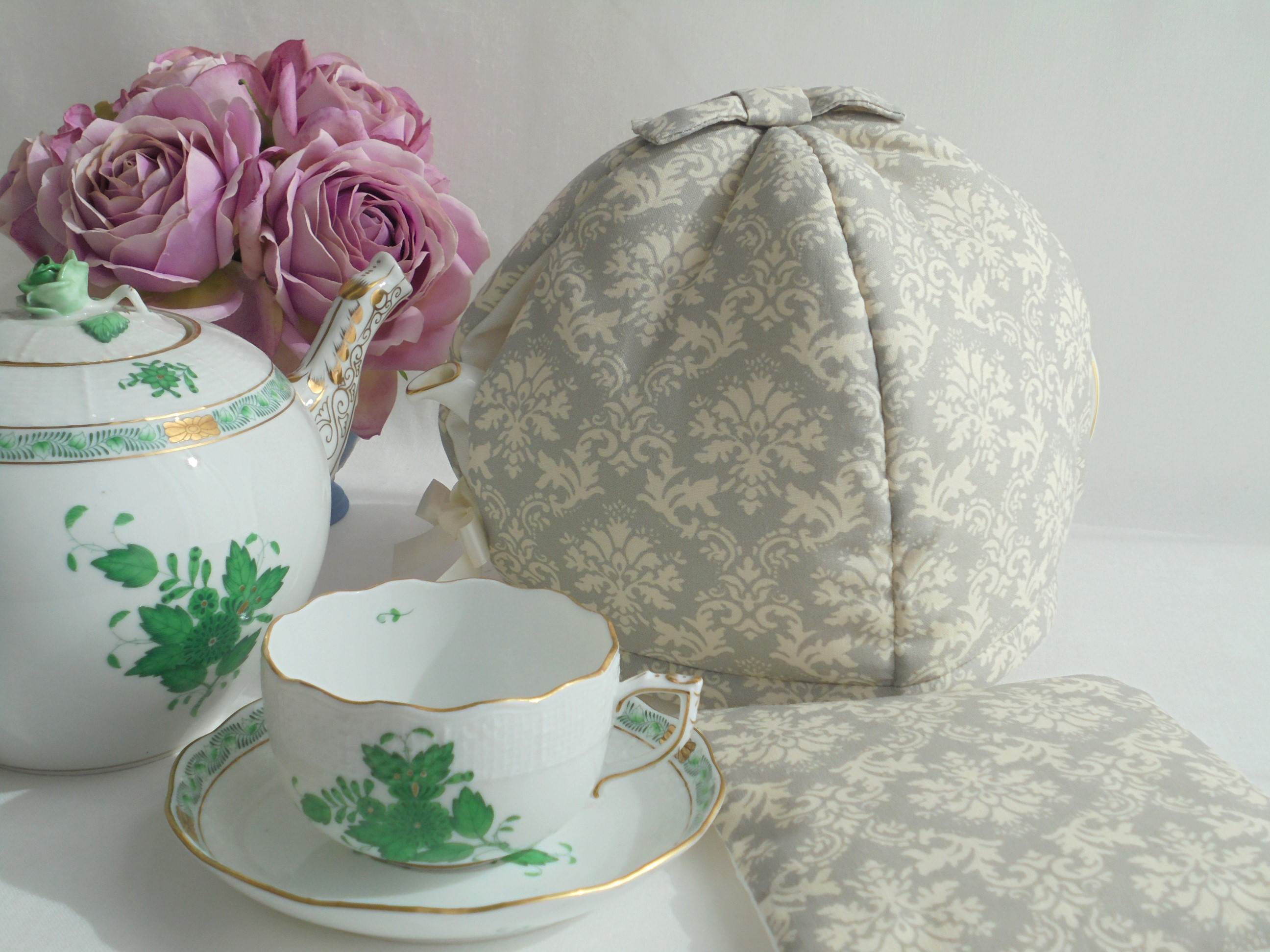 ライトグレーダマスク「かくれんぼ」　ふわふわもこもこ　マシュマロティーコゼー