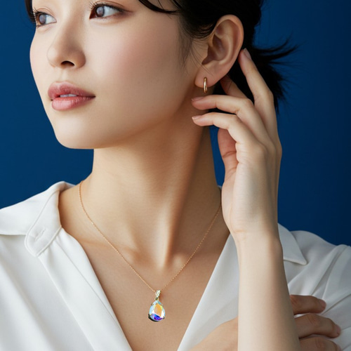 夜空に咲く光のしずく＊ペアシェイプクリスタルガラスのネックレス