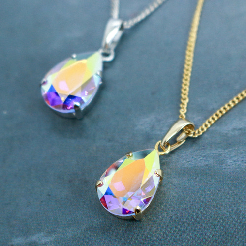 夜空に咲く光のしずく＊ペアシェイプクリスタルガラスのネックレス