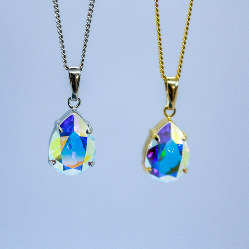 夜空に咲く光のしずく＊ペアシェイプクリスタルガラスのネックレス