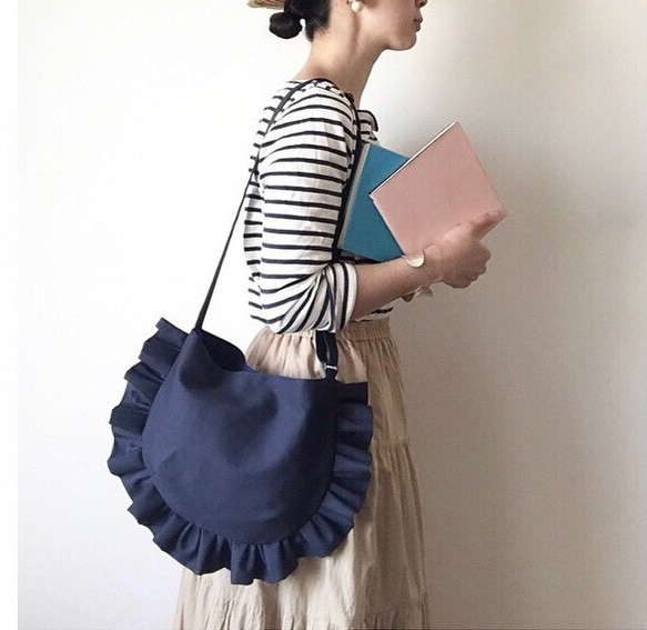 【受注生産】 frill shoulder bag （navy） 1枚目の画像