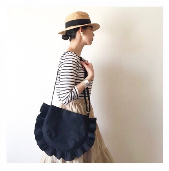 【受注生産】 frill shoulder bag （Black） 2枚目の画像