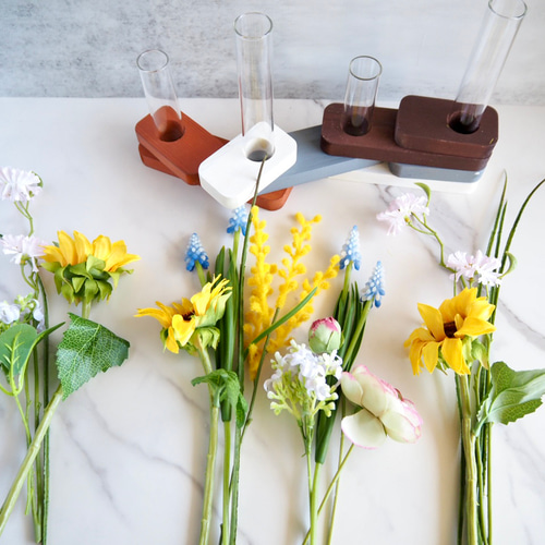 積み木フラワーベース × サマーアレンジセット」 — 夏を遊ぶ、一輪挿し