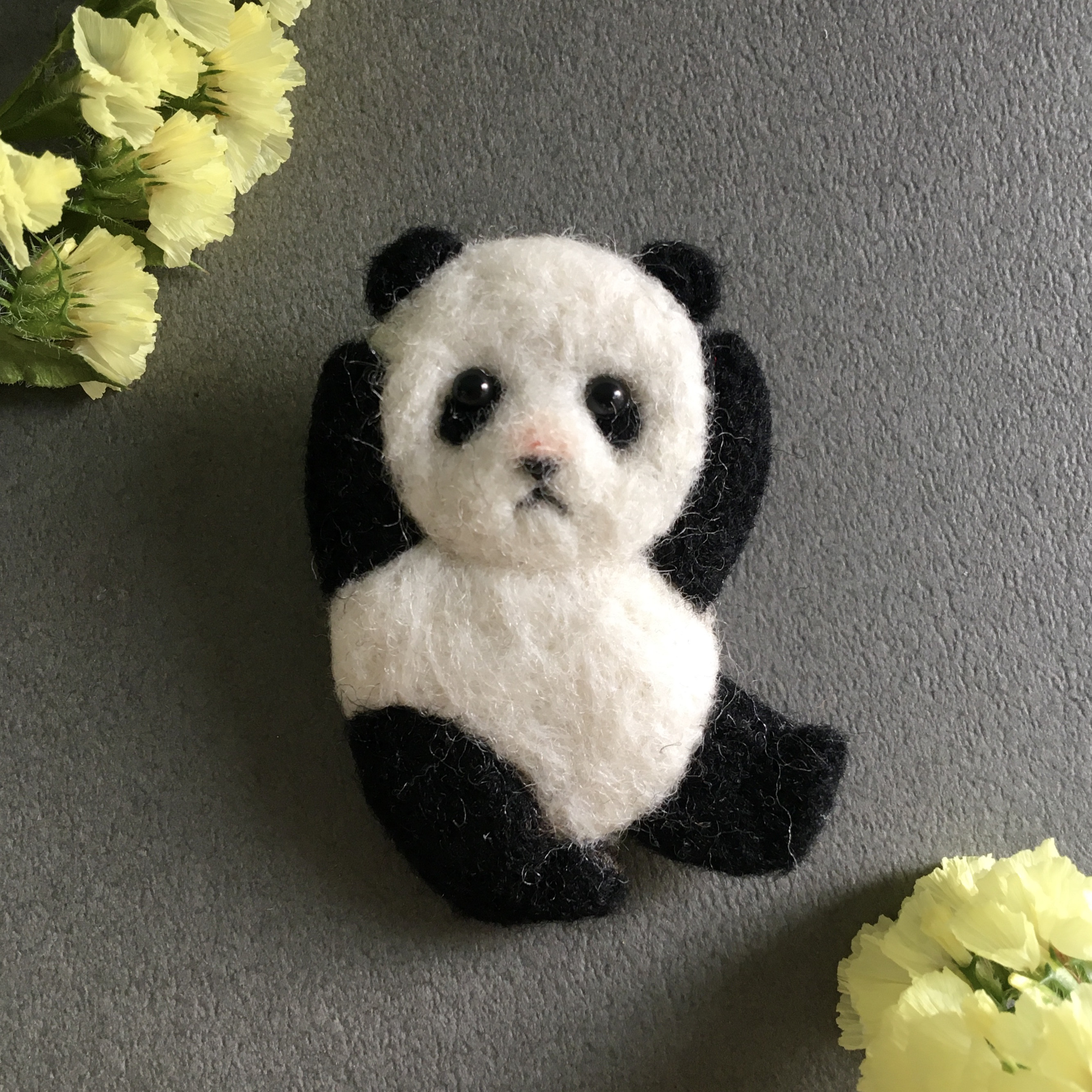 羊毛フェルト 子パンダ ブローチ ブローチ CHIRA MIRA 通販 11245339