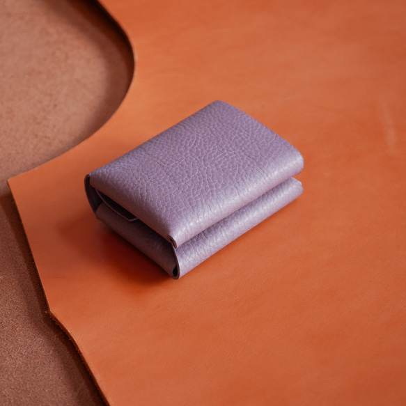 イタリアンレザーで作った【コンパクトな二つ折り！レザーミニウォレット：iris】革 ミニ財布 コンパクト財布 1枚目の画像