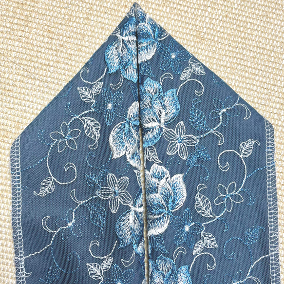 【新春SALE】〜8日まで  洗える刺繍半衿　ペールブルーの薔薇 7枚目の画像