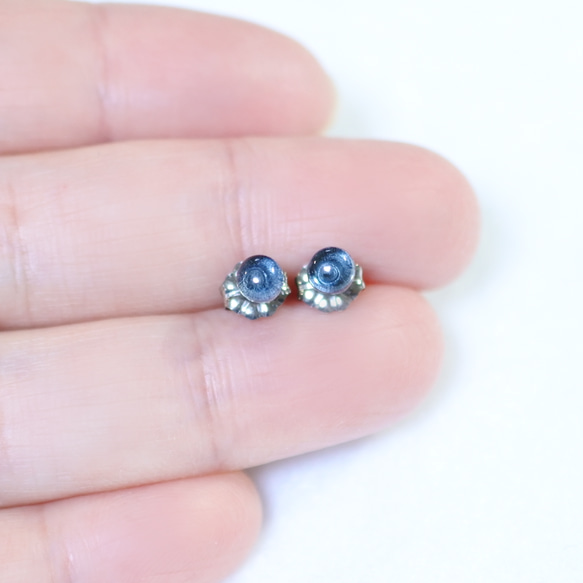 倫敦藍色托帕石耳環（4 毫米，鈦金耳環） 第4張的照片