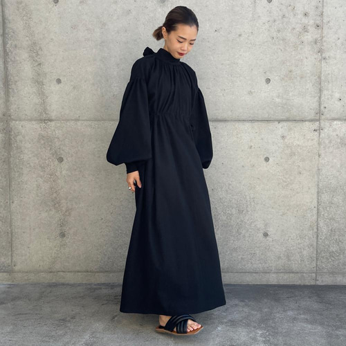 ハイネックバックリボンワンピース(ブラック） ワンピース