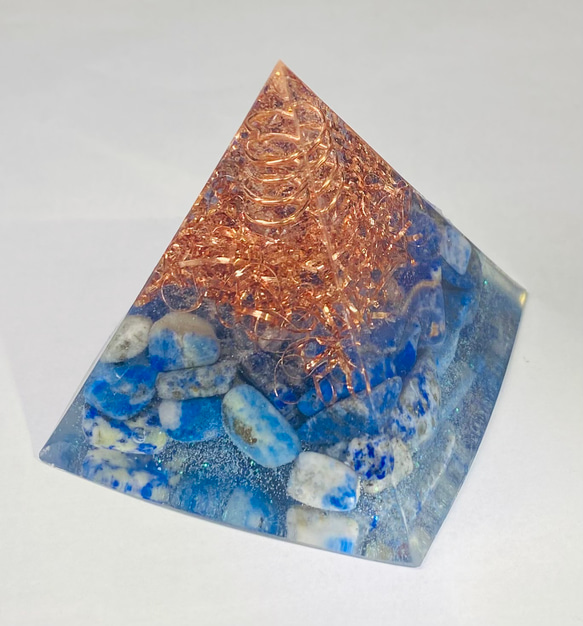 ≪定制≫ 青金石 [好運/護身符/淨化] 金字塔 Orgonite 第1張的照片