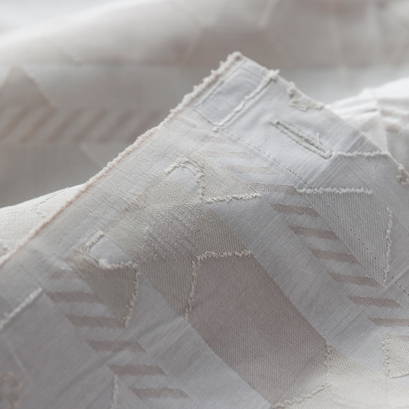 自然素材 綿 コットン100％ 浮模様カットジャガード織 間仕切り  「エムレベージュ」 目隠し のれん パーテーション 3枚目の画像