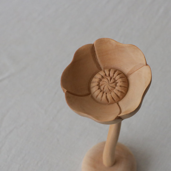 ⁂母の日ＳＡＬＥ　天然無垢ウッドで作る 　香る木の花 アネモネ　アロマウッド　木の置物アネモネ　アロマ　W40 6枚目の画像