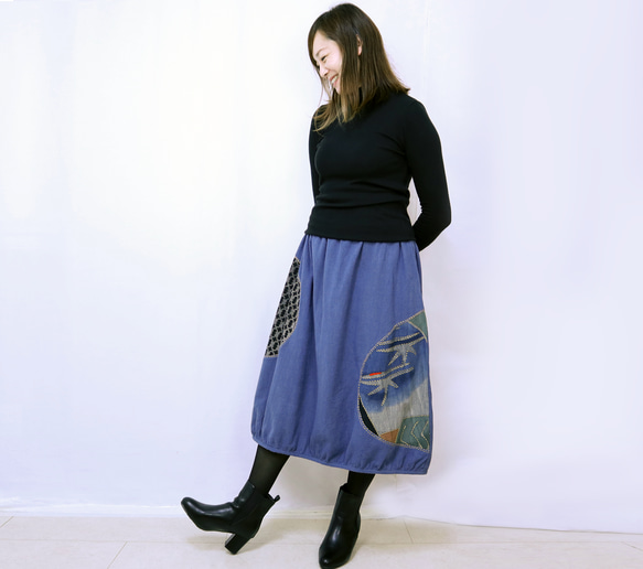 SALE☆草木染め、手描染め刺繡入りコットンバルーンスカート、ブルー1、フリーサイズ 2枚目の画像