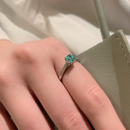 大幅値下げ最終】Pt900ハートカット天然エメラルドリング