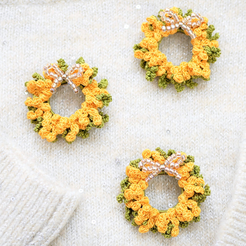 ﾟ ミモザのリースブローチ ブローチ 編み物屋 ami-mate 通販 11264514