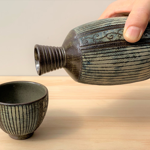 77*Z207陶芸 ぐい呑み 酒器 徳利 茶道具 水次 Amazon.co.jp: 酒器 セット 徳利1個 ぐい呑み盃2個 有田焼 藍