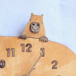 カピバラ親子がくつろぐ レギュラーサイズ 時計 木製 掛け時計 4枚目の画像
