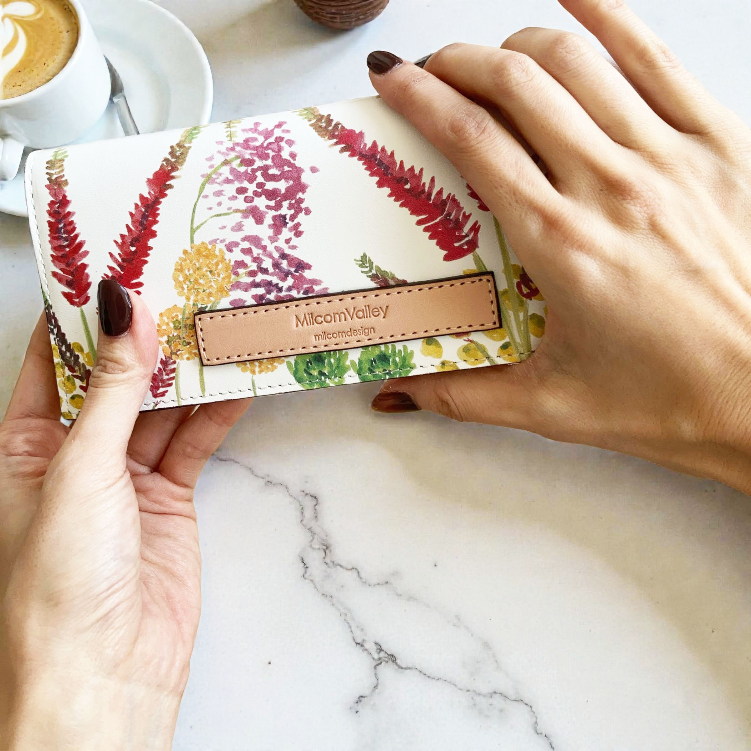 Spring Flowers 牛革の薄い長財布 ピンク　イエロー　グリーン　レザー　本革　花柄　ボタニカル