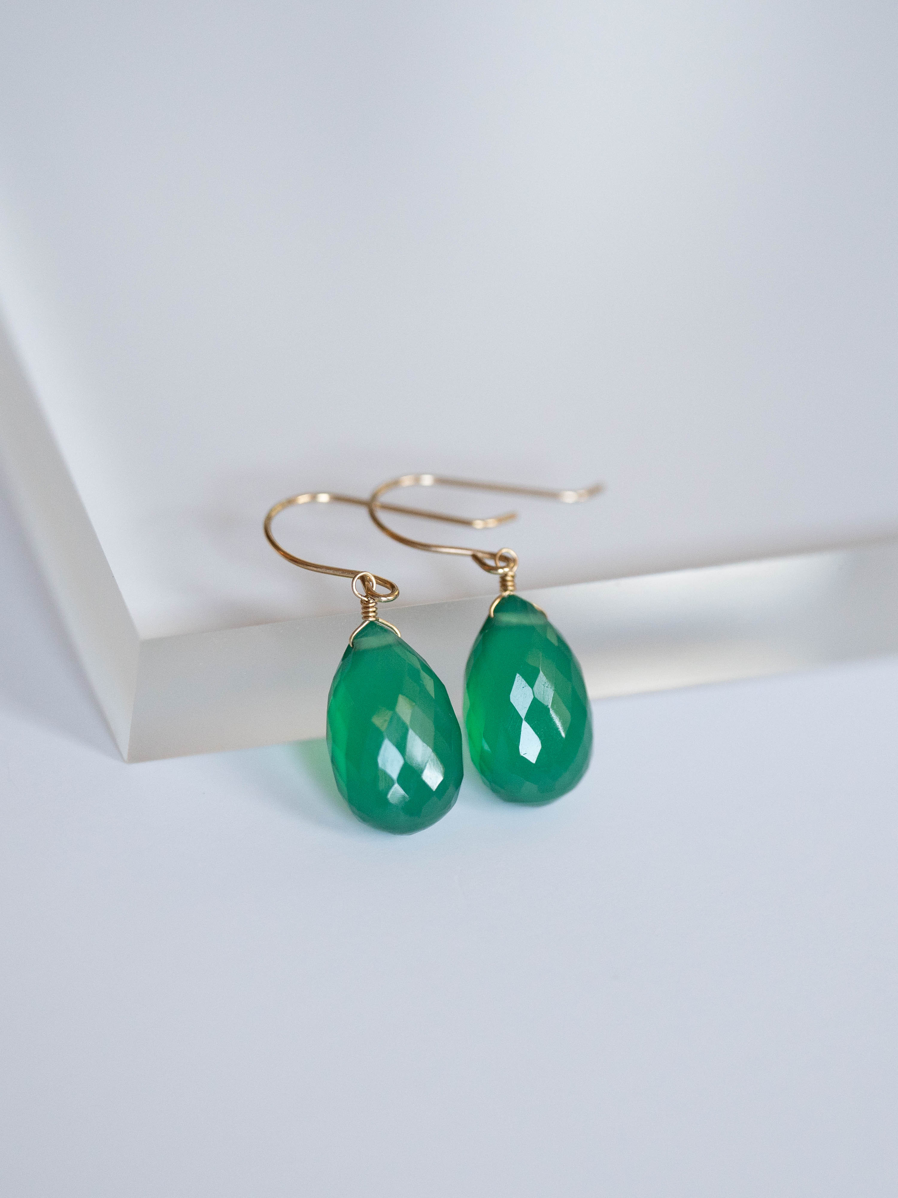 グリーンオニキス ペアシェイプ ピアス