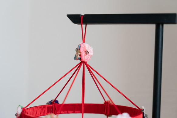 【2024年・ひな祭り】初節句うさぎシンプル2-絹のつりびな(台セット)-京都の縫製師が手縫いしました 10枚目の画像