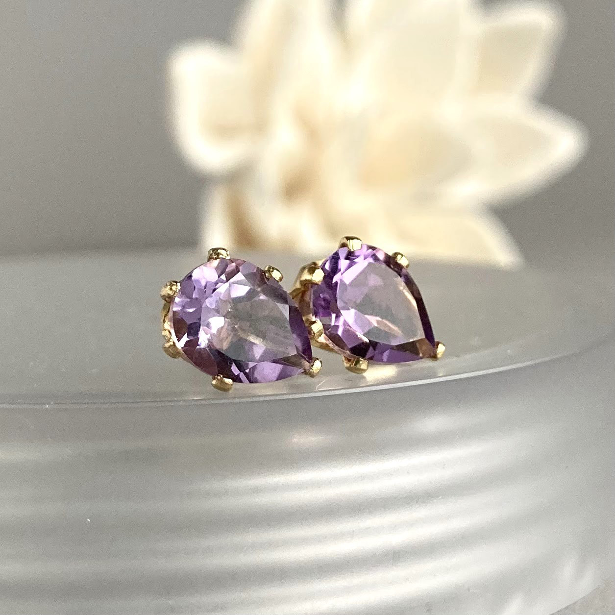ローズアメジストのスタッド・ピアス＊ペアシェイプカット（2月の誕生石）