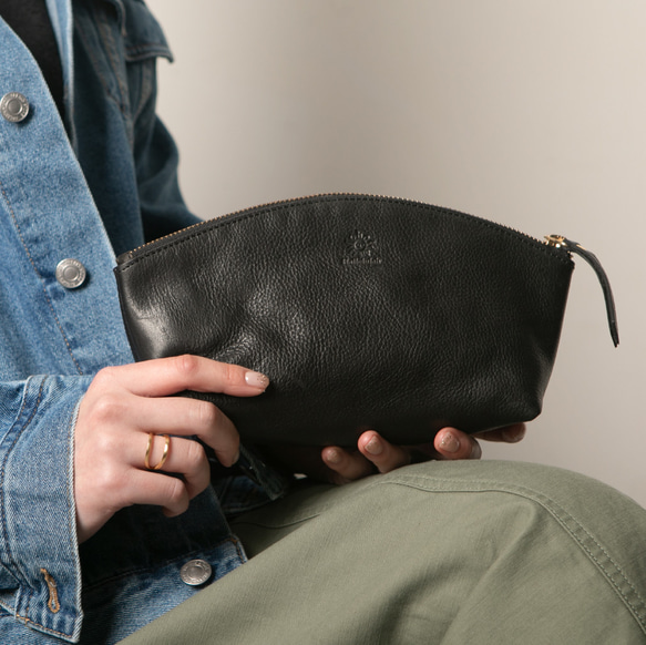 ポーチ 上質で柔らかいヌメ革 大容量 ペンケース 化粧ポーチ 本革 ブラック HAK058 1枚目の画像