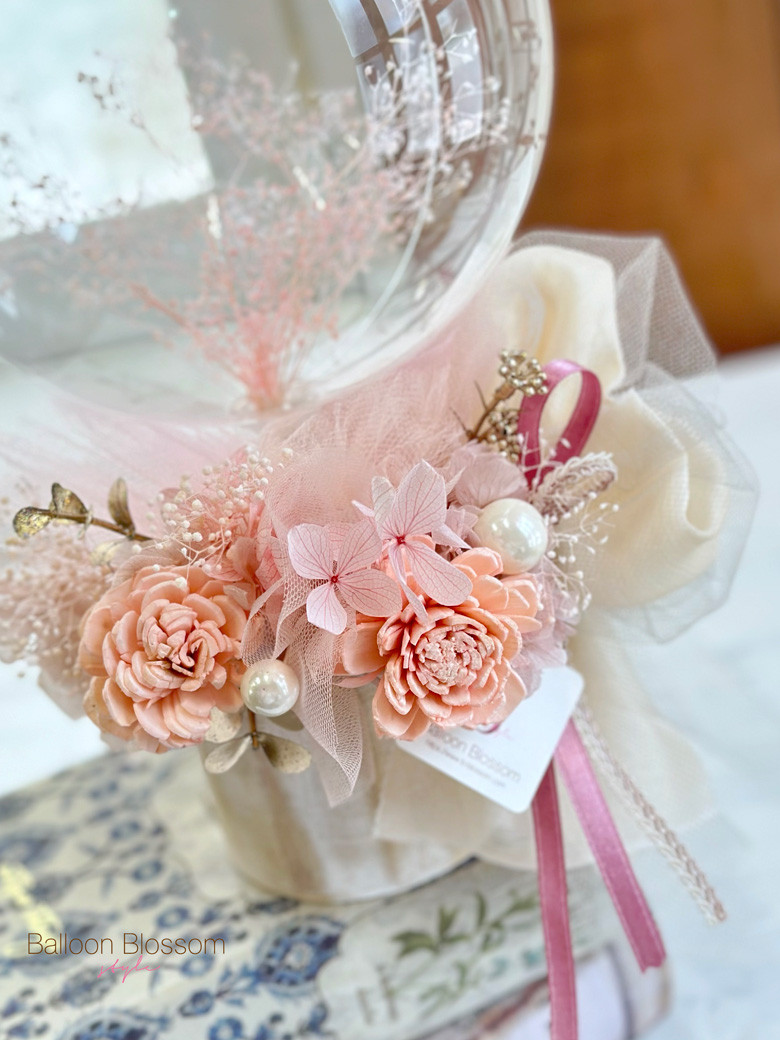 ふわふわチュールとかすみが可愛い＊幸せのフラワーバルーンギフト◇くすみピンク　結婚祝い 祝電 電報 記念日