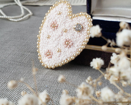 いちご様 専用 桜 ビーズ 刺繍ブローチ ハンドメイドアクセサリー いちご様 専用 桜 ビーズ 刺繍ブローチ ハンドメイドアクセサリー