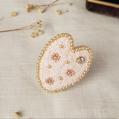 こり 桜 ビーズ 刺繍 ブローチ ハンドメイドアクセサリー ビーズ刺繍のゆらゆら桜ブローチ ブローチ みずうみのほとり