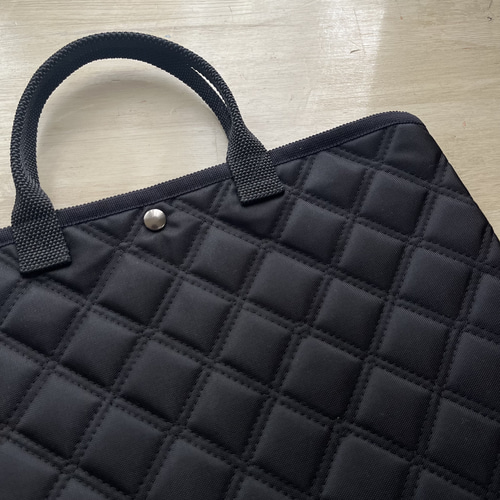 シンプル！軽い！ナイロンキルティングのパソコンケース タブレット