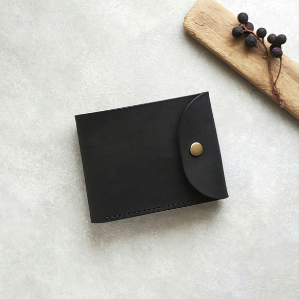 大人シンプルな二つ折り財布（ブラック） 1枚目の画像