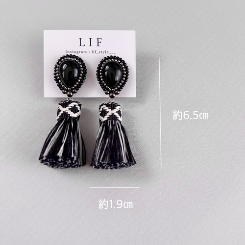 再販　オルテガ　タッセル　リボン　ネイティブ　白　黒　ピアス　イヤリング 秋 オルテガ タッセル リボン ネイティブ 白 黒 イヤリング - メルカリ