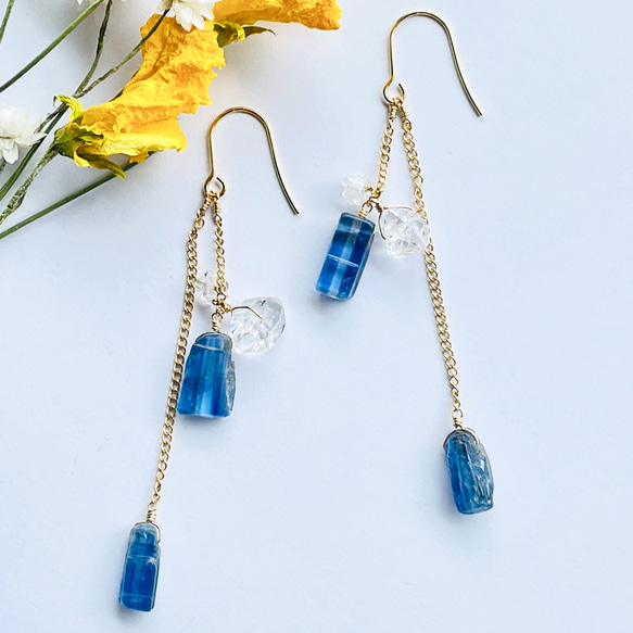 カイヤナイト ラフカットとハーキマークオーツ細石 ゆらゆら揺れる  